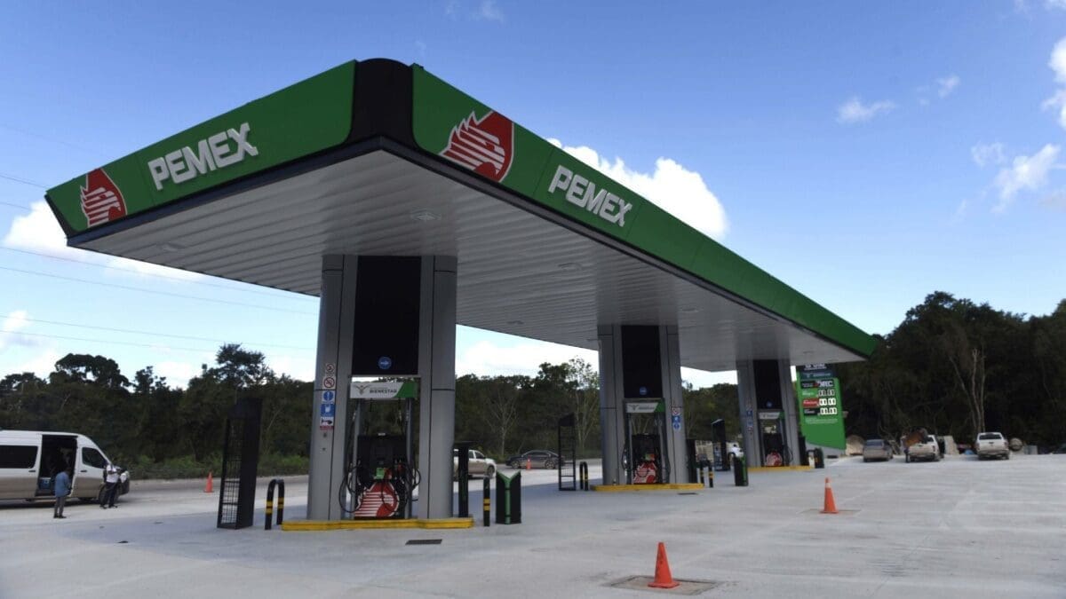 Pemex eliminó la marca Gasolinas Bienestar al renombrarla como Servicios Logísticos Integrales Mumiya desde el 31 de marzo. La subsidiaria exportó 1 mil 500 millones de dólares en petróleo a Cuba. Conoce todos los detalles.
