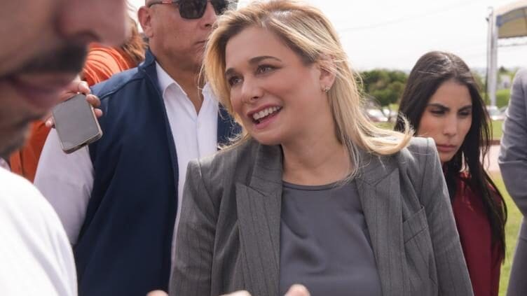 Maru Campos evitó calificar la licencia de Rocha Moya pero lanzó un mensaje político: Chihuahua combate el narco y recibe críticas mientras a otros los defienden. Conoce sus declaraciones completas aquí.
