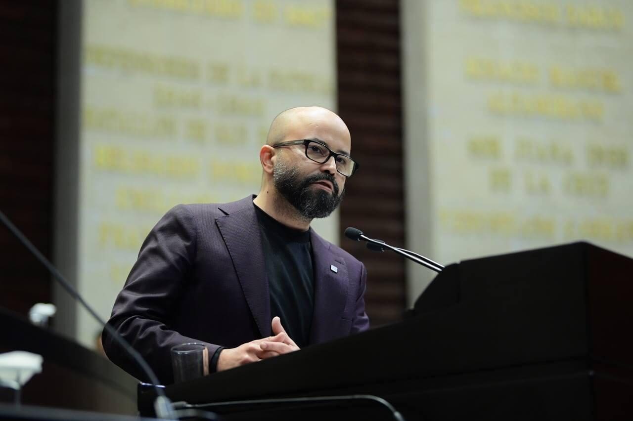 El diputado Pablo Vázquez Ahued exige al Senado publicar la reforma que elevaría los salarios de maestros, médicos y policías a más de 20 mil pesos. La norma fue aprobada en 2024 pero sigue sin publicarse. Conoce los detalles.
