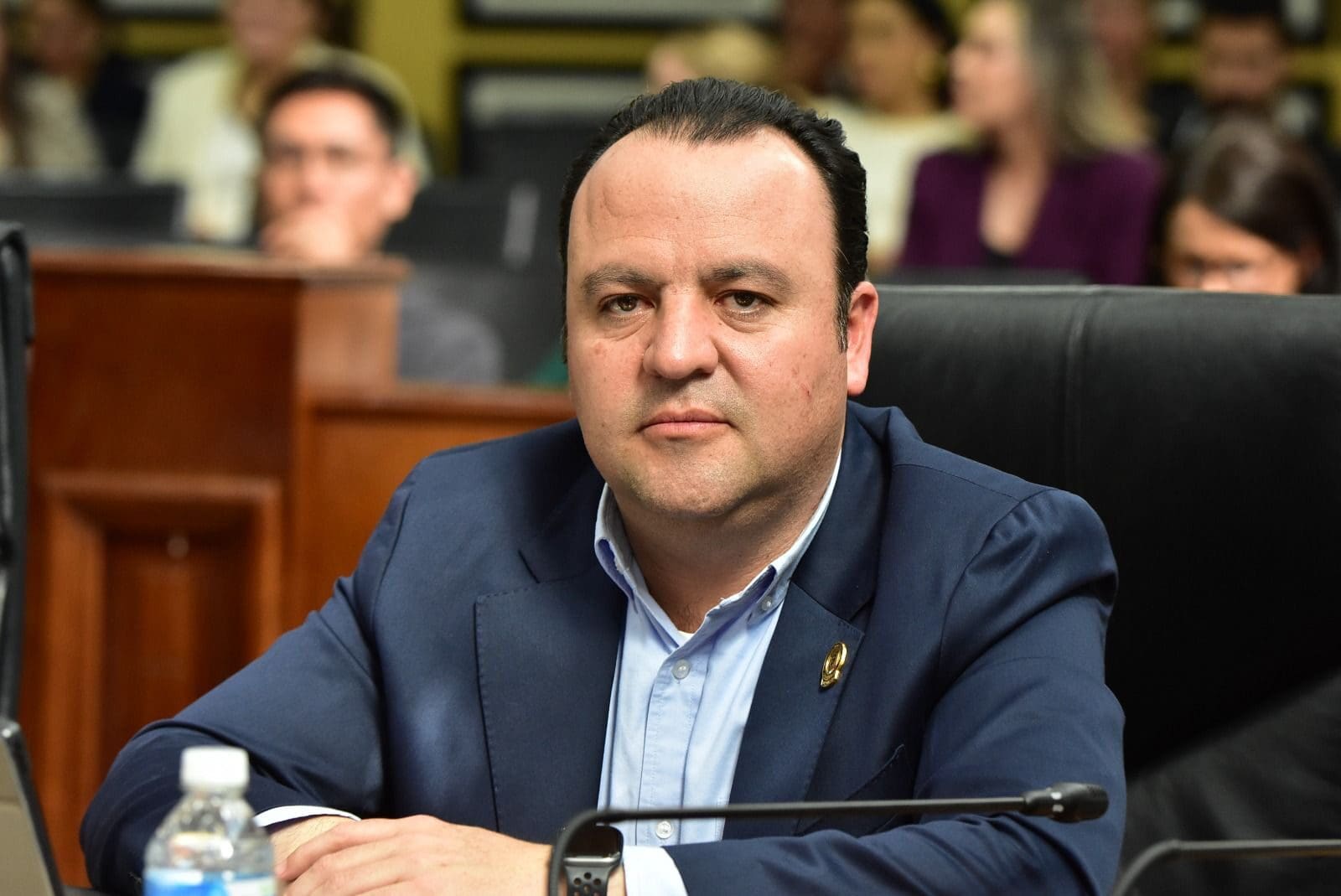 El presidente del Congreso de Chihuahua, Memo Ramírez del PRI, llamó a esperar los resultados de la FGR en el caso del narcolaboratorio y la CIA. Pide no prejuzgar el citatorio a 50 personas. Conoce su postura completa.
