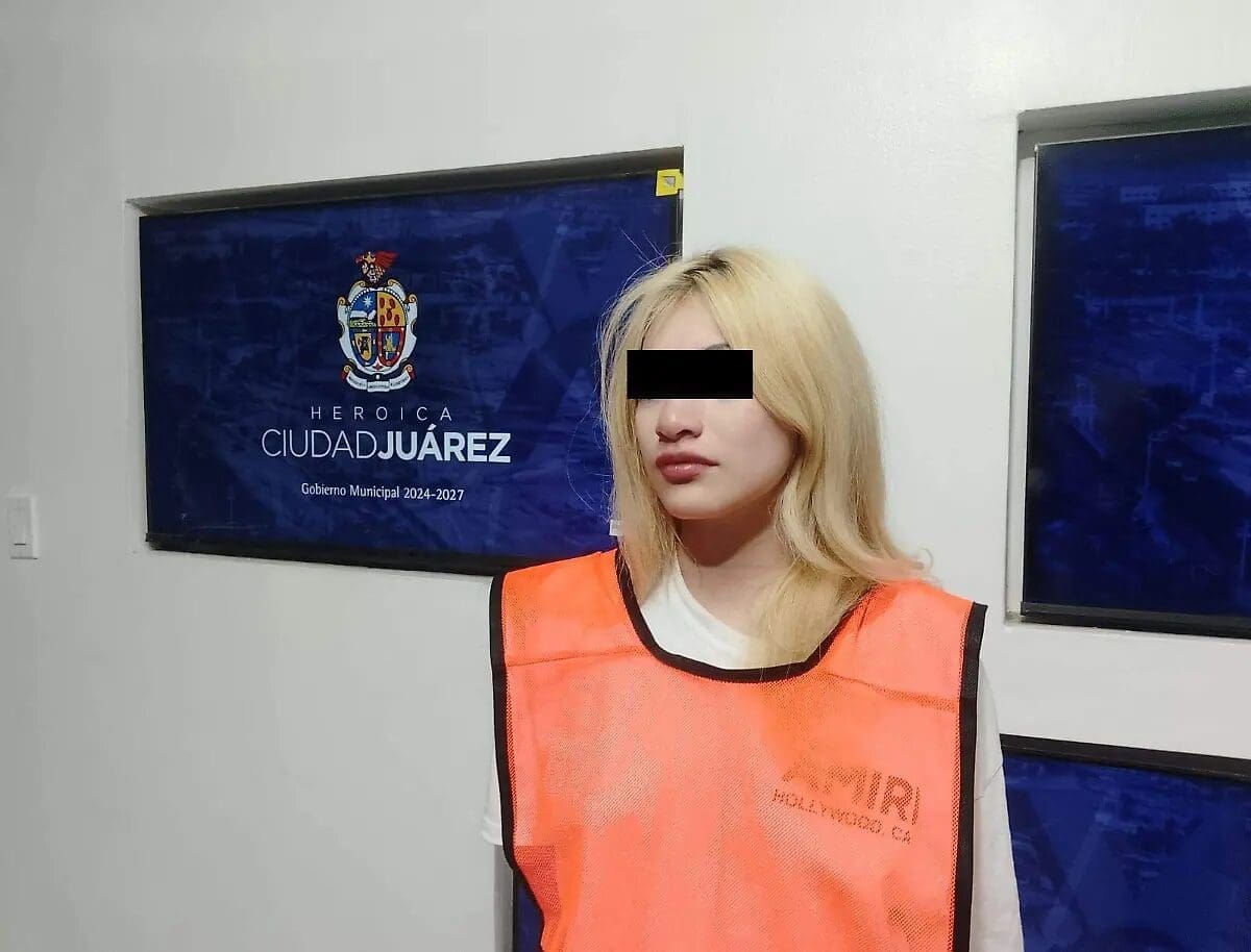 Una joven de 18 años fue detenida en Ciudad Juárez tras atacar con navaja a dos mujeres en un bar. Las víctimas presentaron heridas en el pecho y la mejilla y fueron trasladadas a una clínica privada. Conoce los detalles aquí.
