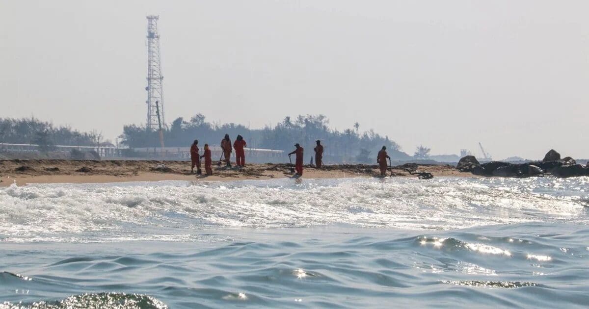 El derrame en el Golfo de México continúa activo bajo la superficie. Pescadores de Tabasco amenazan con tomar el mar si Pemex no los atiende. Conoce las tres demandas urgentes y el estado de la crisis.
