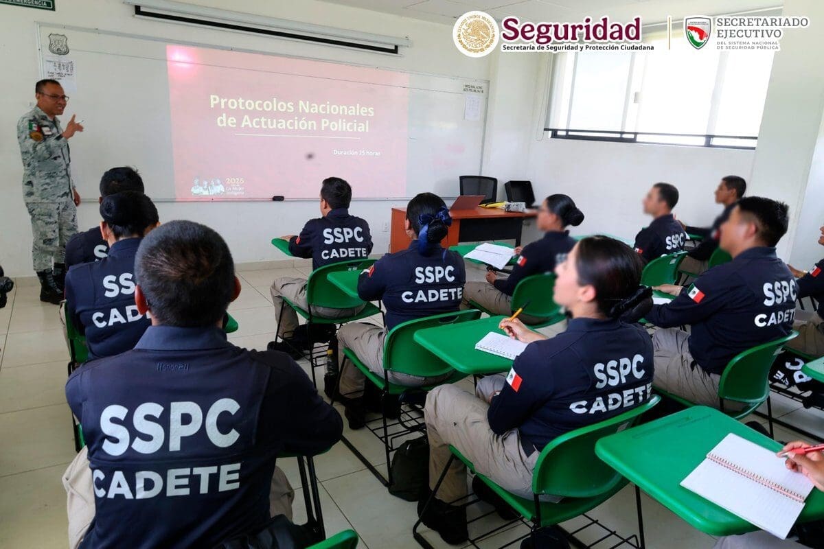 La SSPE de Chihuahua publicó edictos para dar de baja a dos agentes que dejaron de presentarse a trabajar y no fueron localizados. La Comisión de Honor y Justicia revisará los casos. Conoce los detalles del procedimiento.
