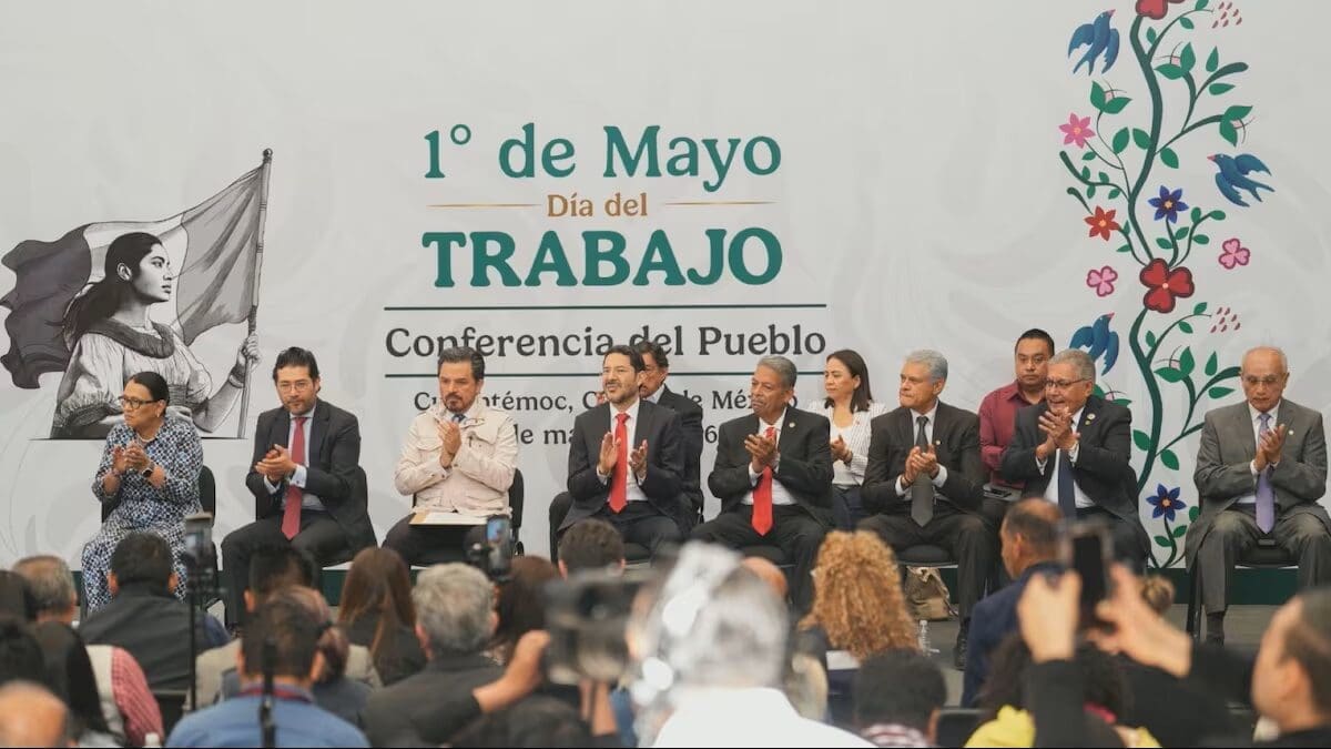 Sindicatos mexicanos pidieron a Sheinbaum una reforma fiscal que exente de impuestos el aguinaldo, horas extras y PTU, como complemento a la reducción de jornada laboral firmada este 1 de mayo. Conoce todos los detalles aquí.
