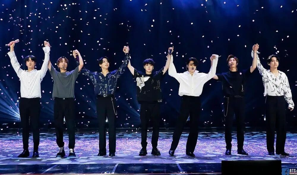 ¿No conseguiste boleto para BTS en el Estadio GNP? El escenario 360 deja zonas visibles desde afuera. La zona de papás en la Puerta 6 y la avenida Río Churubusco son las mejores opciones gratuitas. Descubre cómo aprovecharlas aquí.
