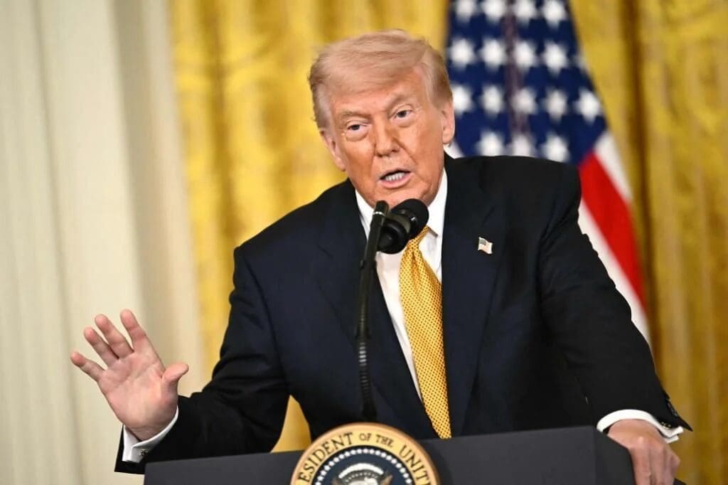 Trump amenazó con actuar militarmente en México contra los cárteles si el gobierno no lo hace, en medio de tensiones por la CIA en Chihuahua y la acusación contra Rocha Moya. Sheinbaum rechaza cualquier intervención extranjera. Conoce los detalles aquí.
