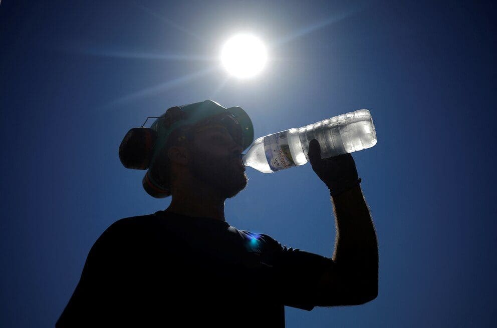 Chihuahua queda fuera de la onda de calor nacional pero el SMN advierte más de 45°C en el suroeste este sábado y domingo. La sierra registrará heladas de madrugada. Conoce el pronóstico completo aquí.
