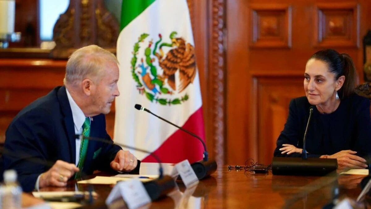 La presidenta Claudia Sheinbaum exigió al embajador Ronald Johnson mantener el respeto a los asuntos políticos internos de México.