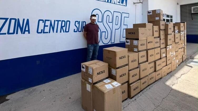 Policías de la SSPE incautaron un millonario cargamento de 6,400 vapeadores ilegales en calles de la colonia Panamericana.