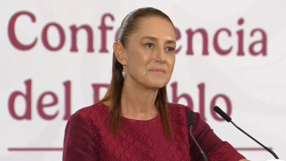 La presidenta Claudia Sheinbaum coincide con AMLO sobre presiones de EE. UU., pero deslinda a Donald Trump de los ataques.