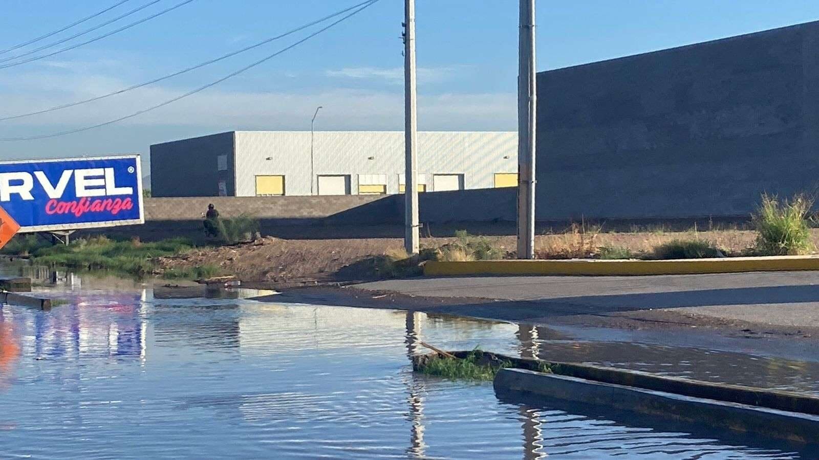 Las lluvias volvieron a provocar la aparición de la Alberca Fuerza Aérea, un punto de inundación recurrente en la ciudad de Chihuahua.