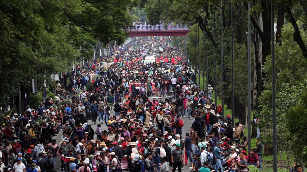 La CNTE mantiene su huelga y movilizaciones en la Ciudad de México tras rechazar las propuestas presentadas por el Gobierno federal durante una mesa de diálogo.