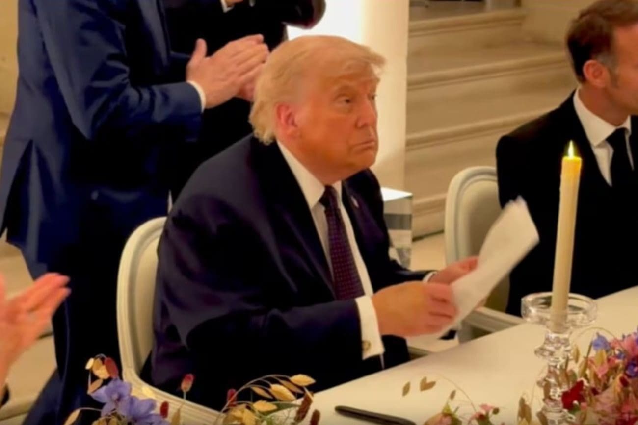 Donald Trump firmó un acuerdo de paz con Irán en Versalles. Emmanuel Macron celebró el momento y destacó su impacto para la estabilidad internacional.