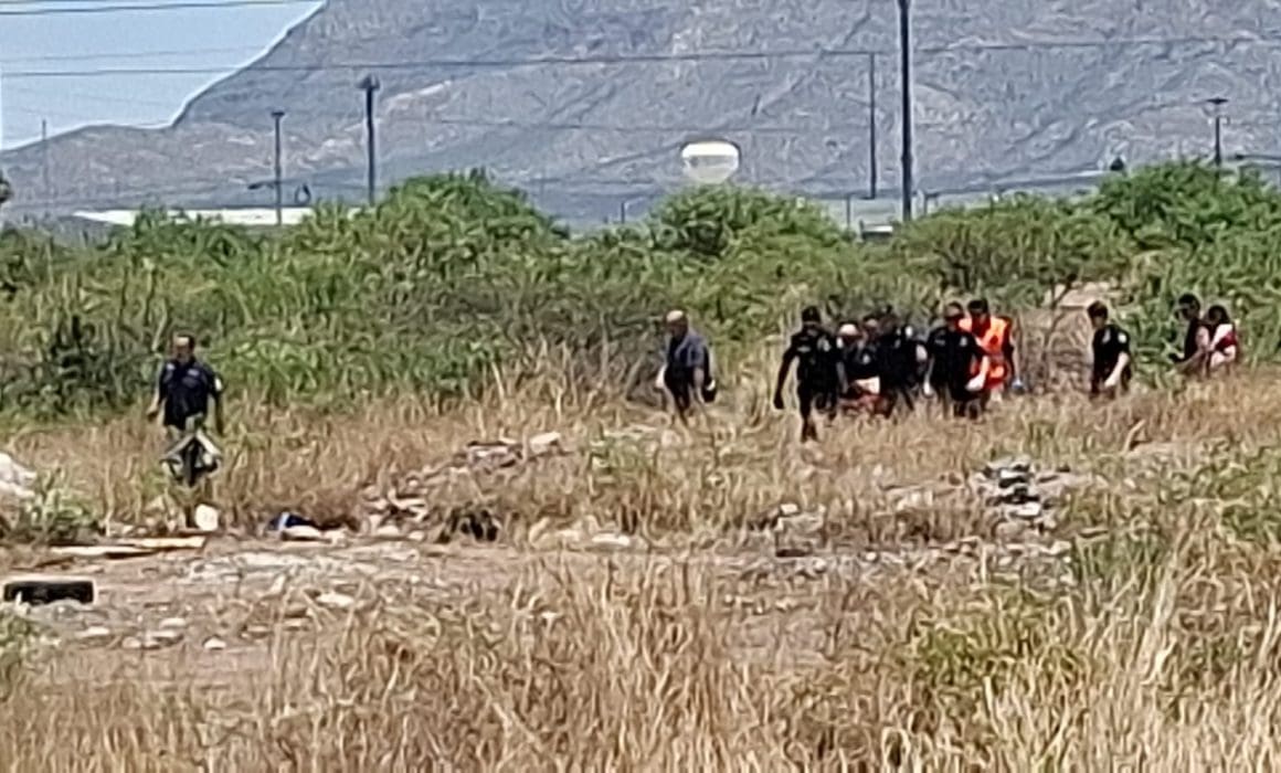 Un joven de 21 años fue auxiliado por familiares y cuerpos de emergencia en una zona cercana al Complejo Industrial Sur de Chihuahua.
