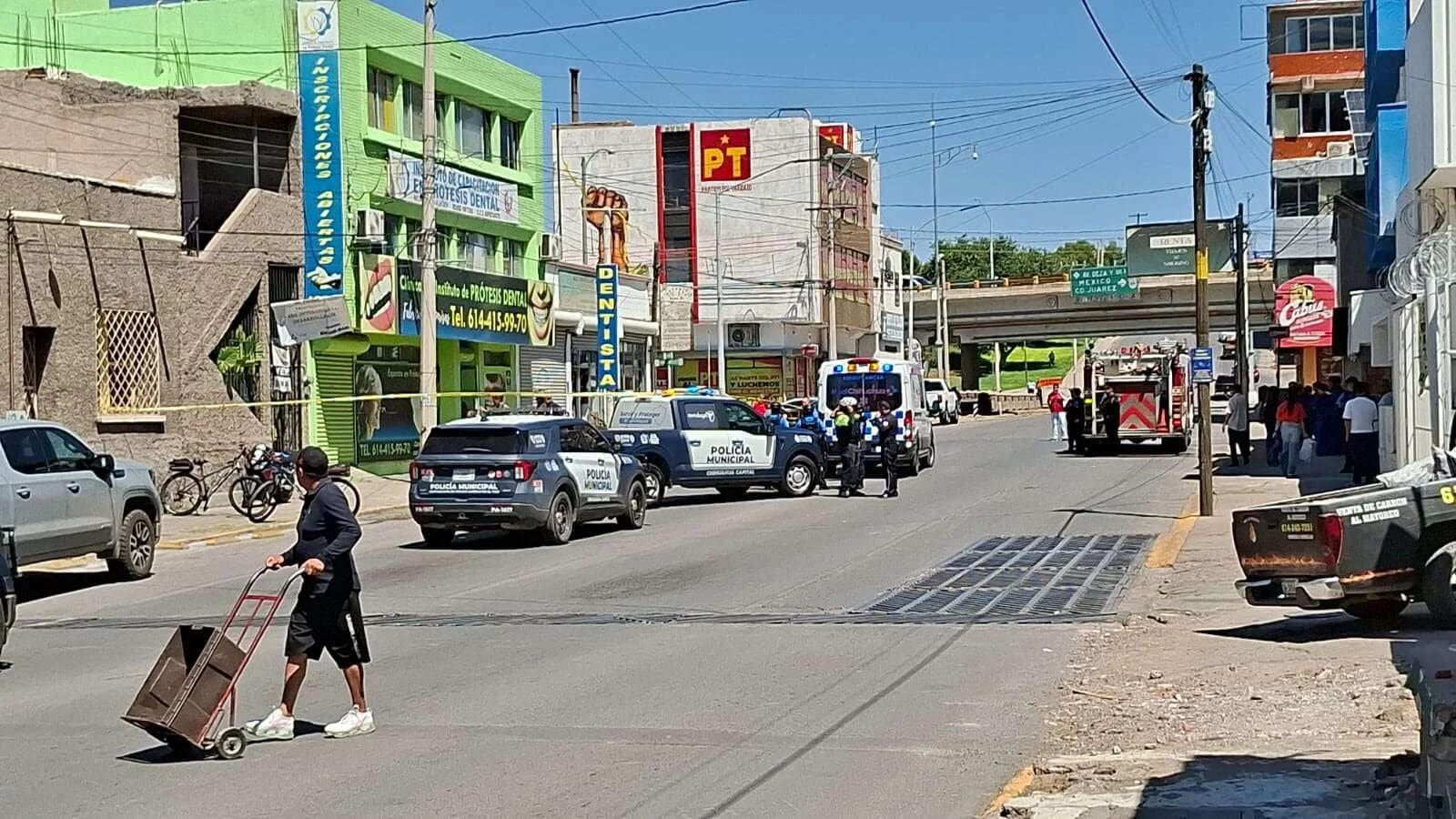 Explosión de un horno para prótesis dentales en Chihuahua dejó dos lesionados y obligó a evacuar a 30 alumnos de un instituto de capacitación.
