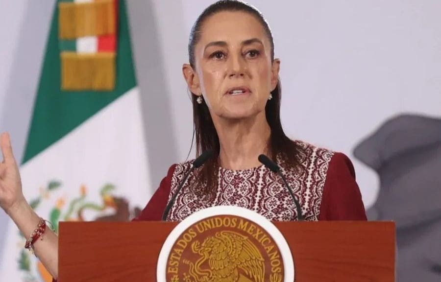 Claudia Sheinbaum aclaró que los 800 millones de pesos no fueron entregados a la CNTE, sino destinados a fortalecer la educación y las escuelas.