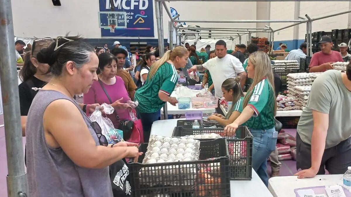 Miles de familias aprovecharon descuentos y apoyos durante la tercera edición del Mercadito Más Barato en Chihuahua.