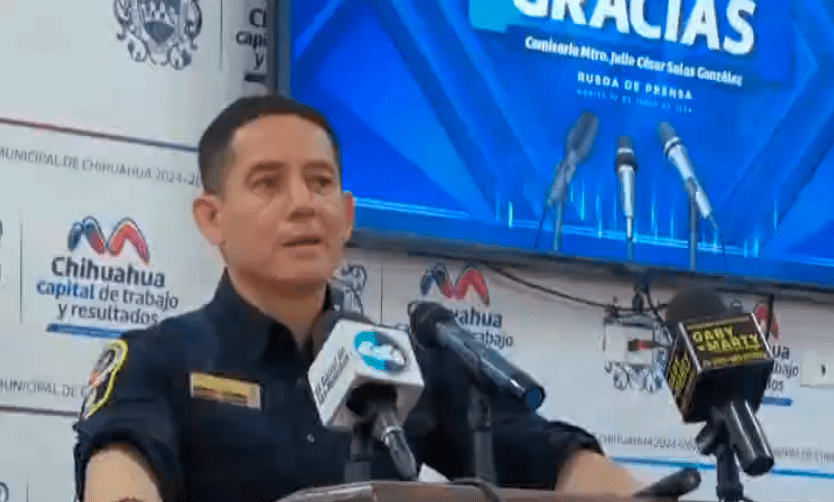 Un bombero de la ciudad de Chihuahua fue detenido por agentes policiales tras ser denunciado por robar efectivo en un incendio.