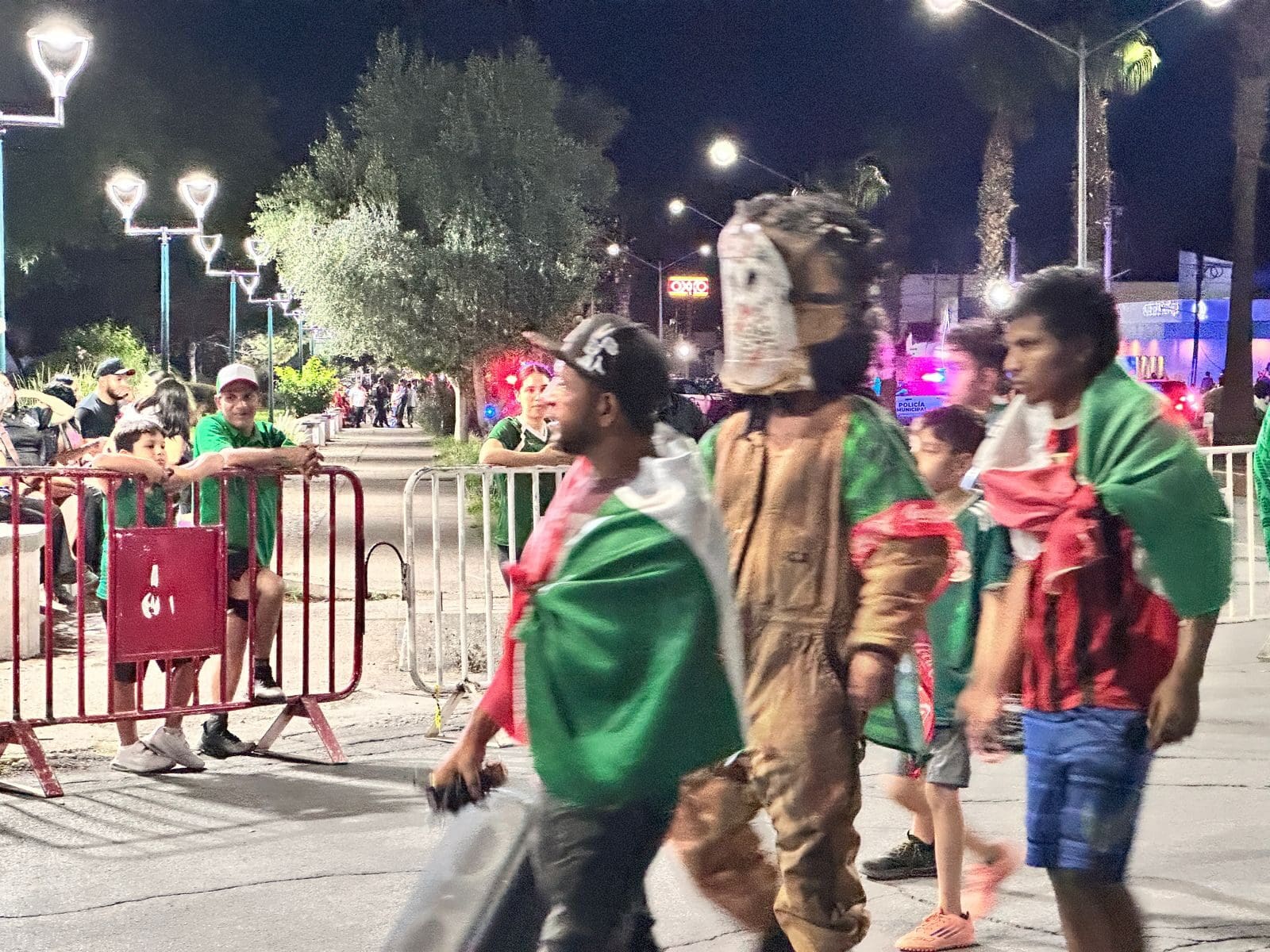 Cientos de aficionados celebraron en la glorieta de Pancho Villa el triunfo de México ante Chequia y su clasificación perfecta a la siguiente ronda del Mundial 2026.