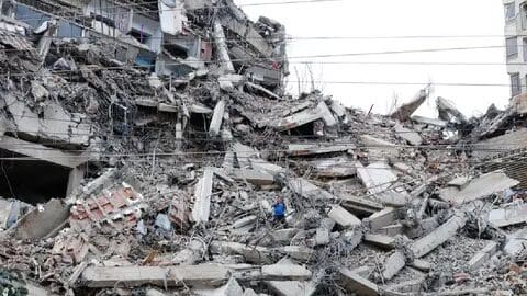 Nicolás Maduro llamó a la unión nacional y la serenidad tras los terremotos que dejaron cientos de víctimas en Venezuela.