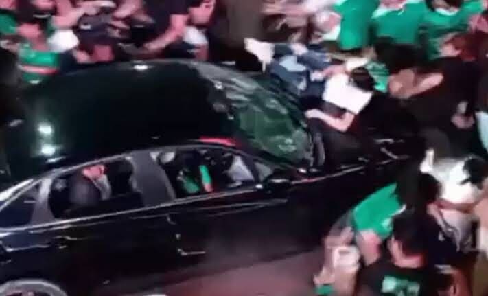 Al menos 17 personas resultaron lesionadas tras un atropellamiento registrado durante los festejos por el triunfo de México en Cabo San Lucas.