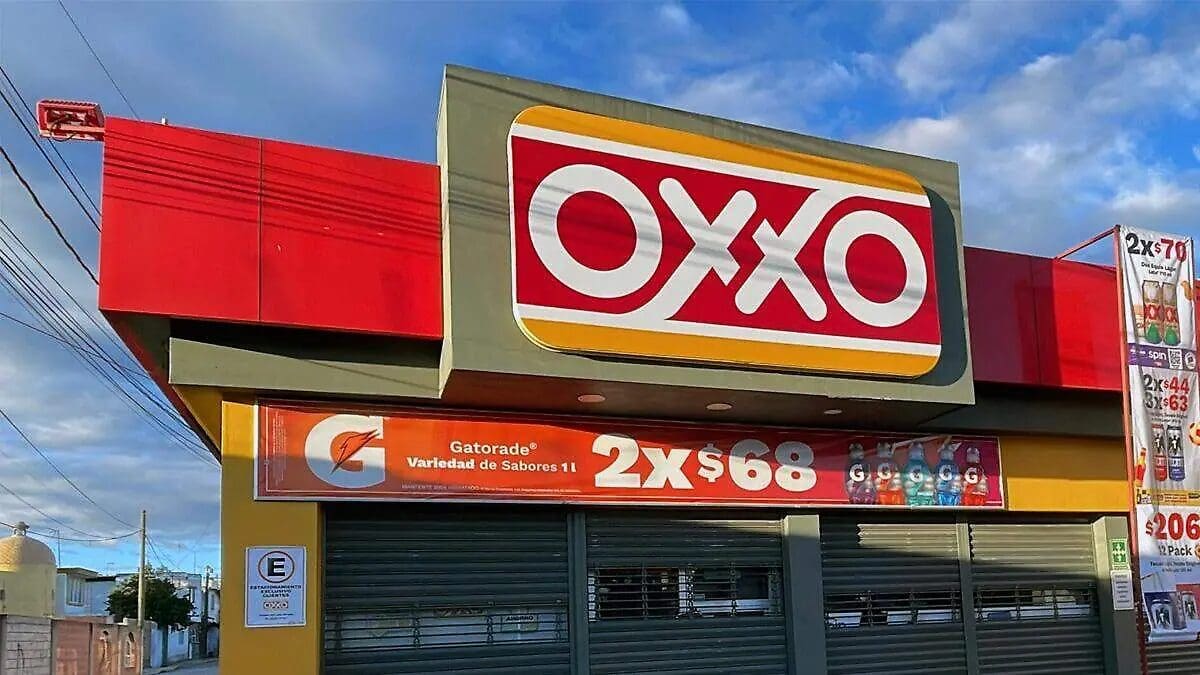 Infonavit y Oxxo anunciaron una alianza para que los derechohabientes puedan pagar sus créditos de vivienda las 24 horas, sin comisión y en cualquier sucursal.