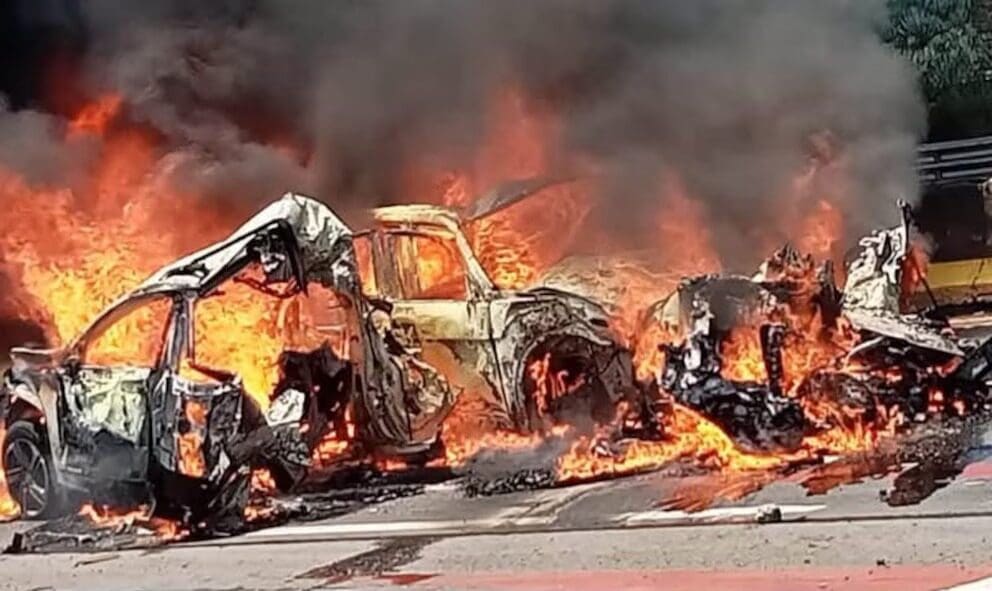 Un accidente en la autopista Guadalajara-Tepic dejó al menos 16 personas fallecidas y varios heridos tras un choque múltiple provocado por un tractocamión.
