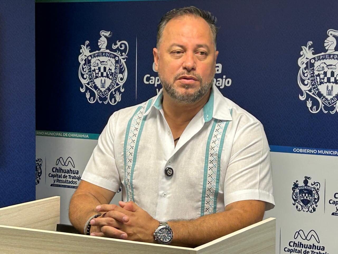 El punto de hidratación del Gobierno Municipal de Chihuahua atiende a más de mil personas al día y ha entregado más de 6 mil bebidas durante la temporada de calor.
