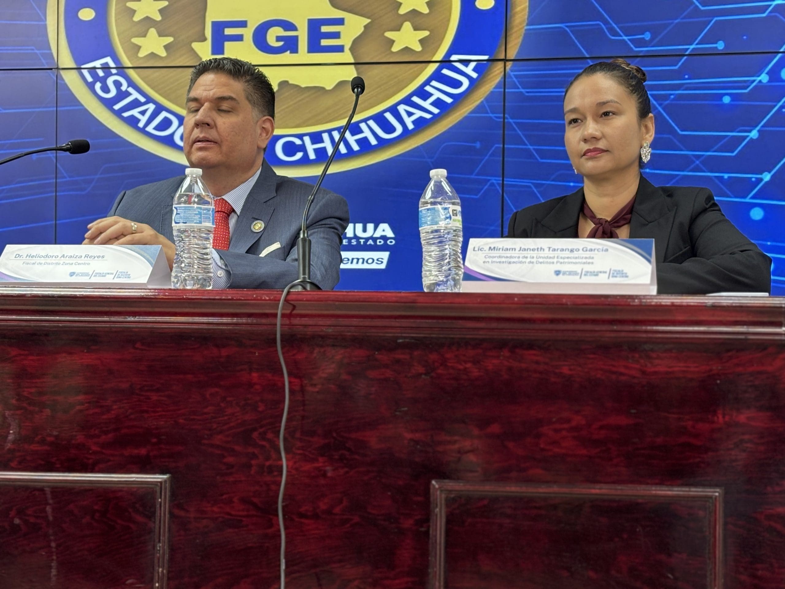 La Fiscalía de Chihuahua alertó sobre una posible nueva modalidad de fraude en la que falsos empleados bancarios visitan los domicilios de las víctimas.