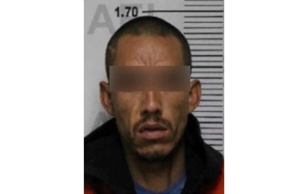 La Fiscalía de Chihuahua logró la vinculación a proceso de un hombre acusado de robo agravado a un OXXO en Punta Oriente y de proporcionar un nombre falso.