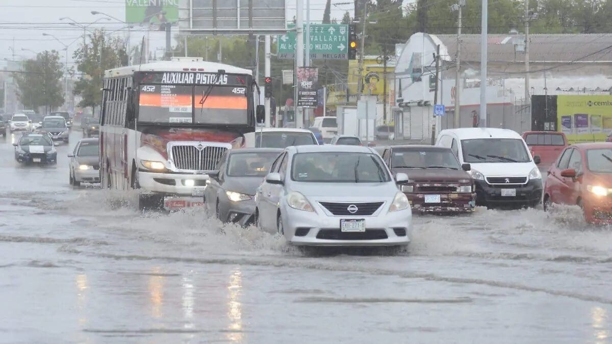 El monzón mexicano mantendrá lluvias, cielo nublado, fuertes vientos y una máxima de 27°C en Chihuahua, informó Protección Civil.