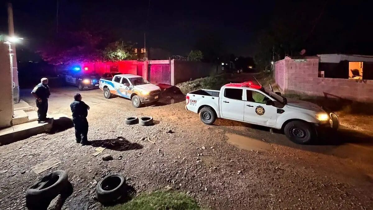 El Gobierno Municipal mantiene un operativo nocturno para supervisar las afectaciones provocadas por las lluvias y atender zonas de riesgo en Chihuahua.