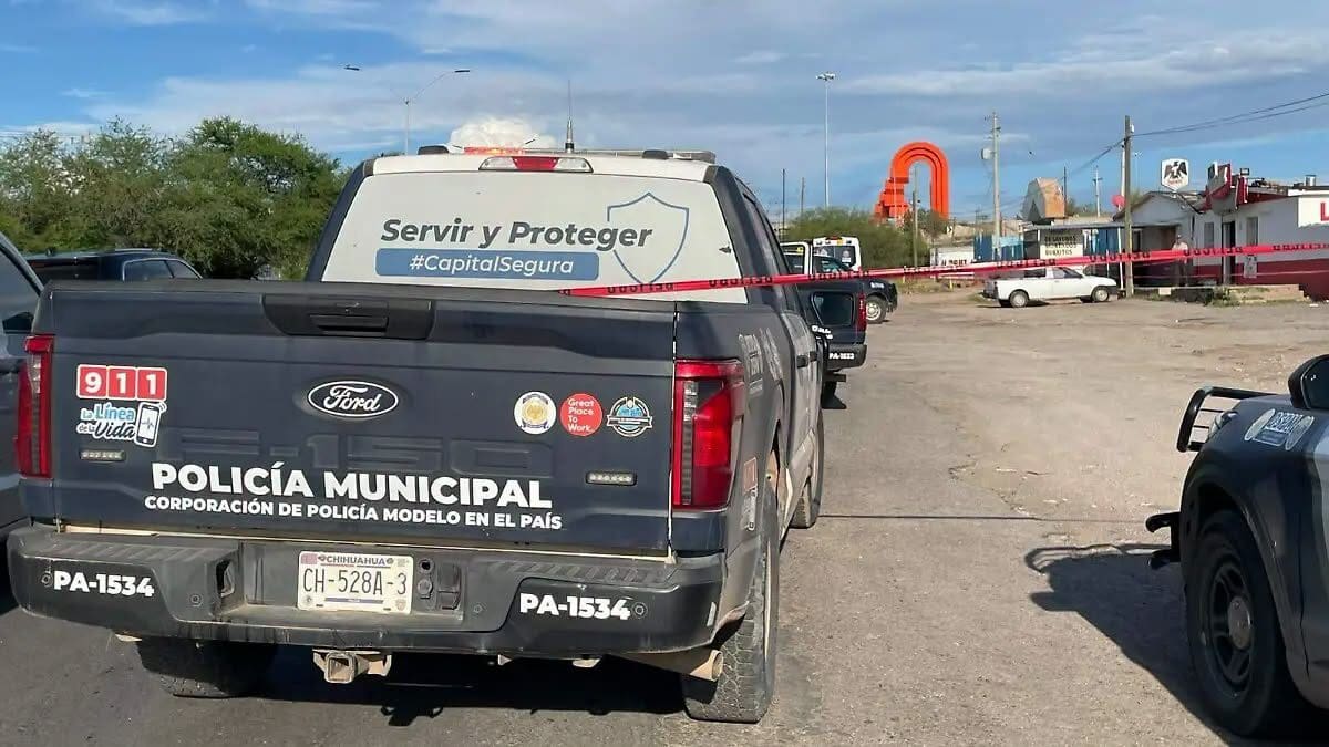 Identifican como Jesús Daniel P. R. al hombre ejecutado durante un ataque armado en el bulevar Fuentes Mares, al sur de la ciudad de Chihuahua.