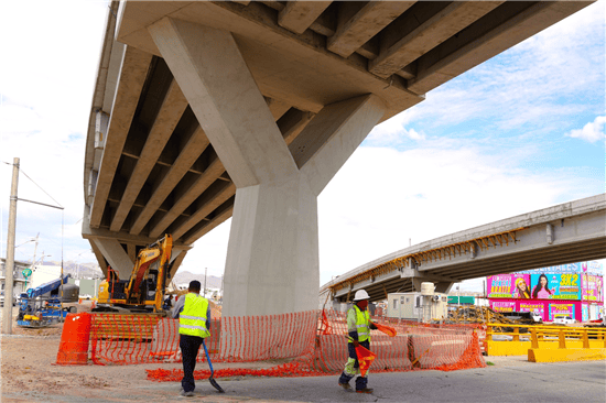 El puente de Nogales e Industrias registra un avance del 80% en Chihuahua; continúan las obras en rampas, retornos, alumbrado y drenaje pluvial.
