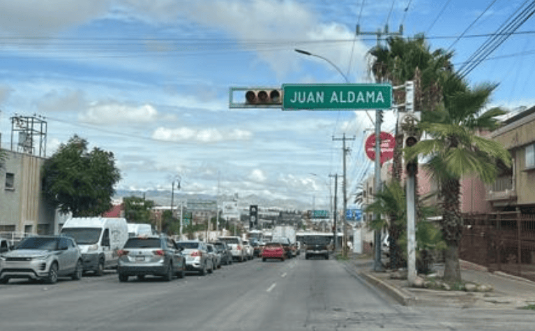 Conductores reportan fallas en los semáforos del cruce de Aldama y Pacheco y alertan sobre el riesgo de accidentes.