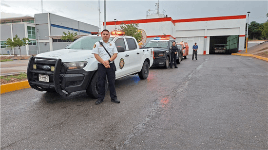 Autoridades activaron un operativo preventivo por lluvias en Chihuahua y auxiliaron a vehículos varados y personas en zonas de riesgo.