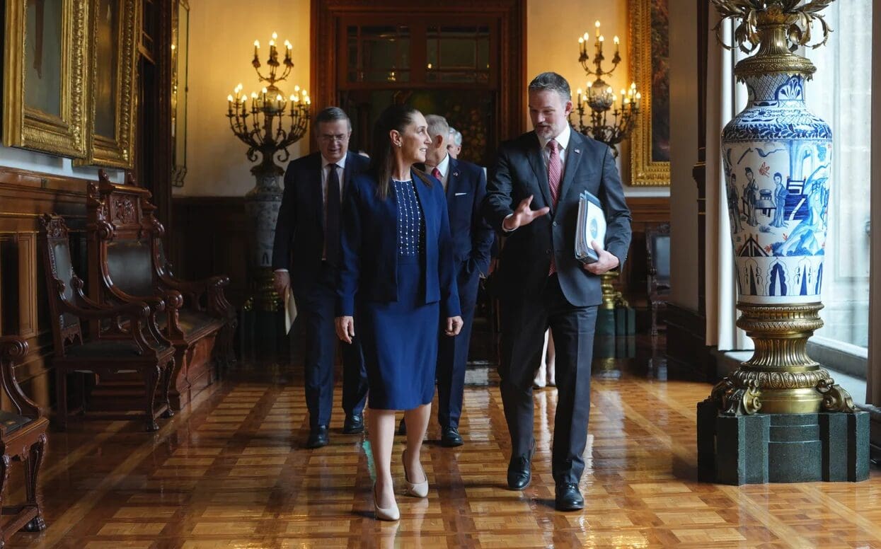 Claudia Sheinbaum informó que la reunión con Jamieson Greer permitió avanzar en la revisión del T-MEC y en diversos acuerdos bilaterales entre México y Estados Unidos.