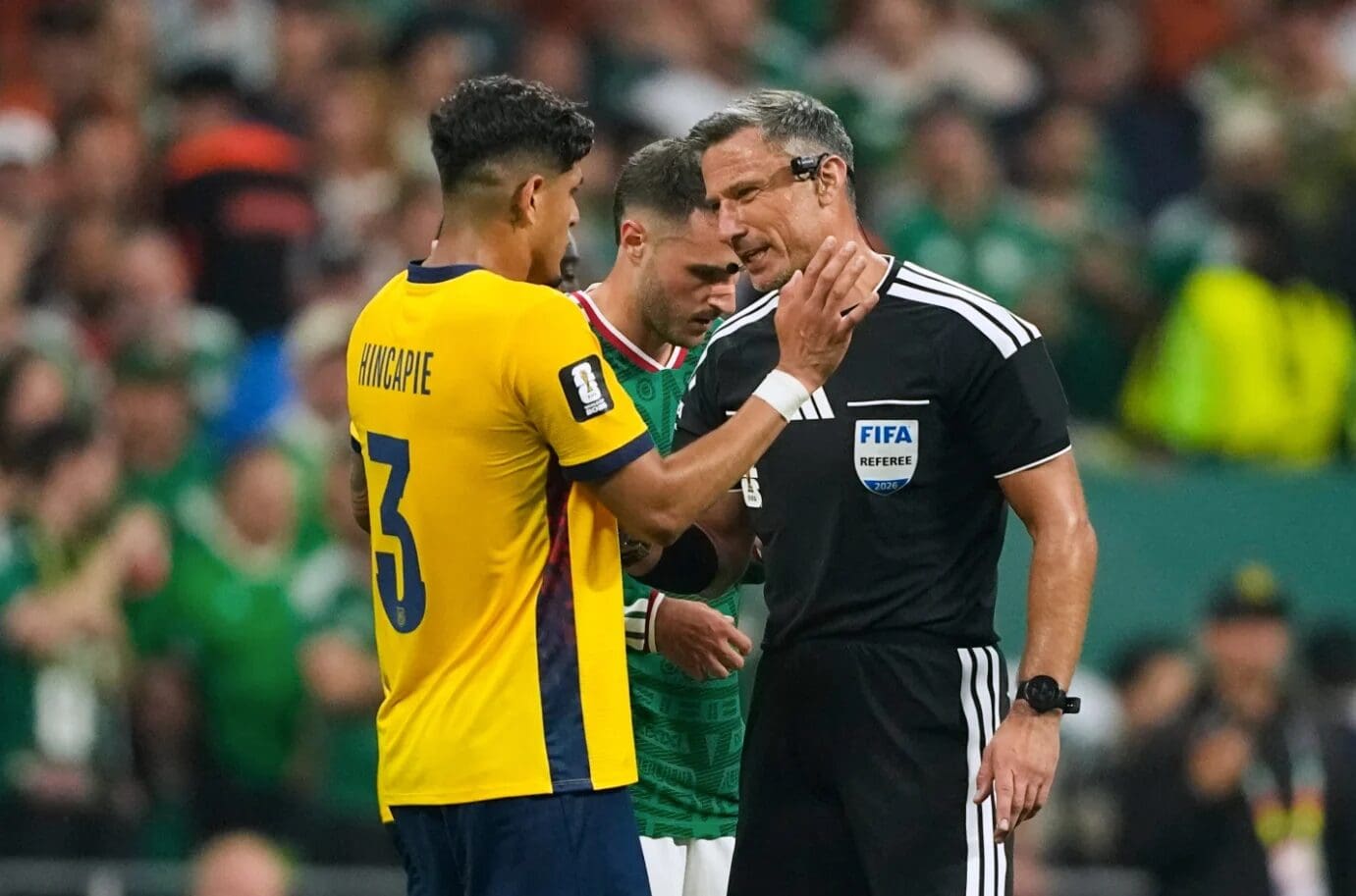 Conoce qué significa una tarjeta roja en el Mundial, cuándo se aplica, cuáles son sus consecuencias y qué establecen las reglas oficiales de la FIFA e IFAB.