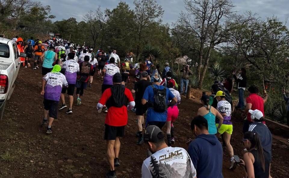 El Ultra Maratón de los Cañones 2026 concluyó con el triunfo de los corredores rarámuri Onorio Tomás Juárez y María Juana Ramírez en la prueba de 21 kilómetros.