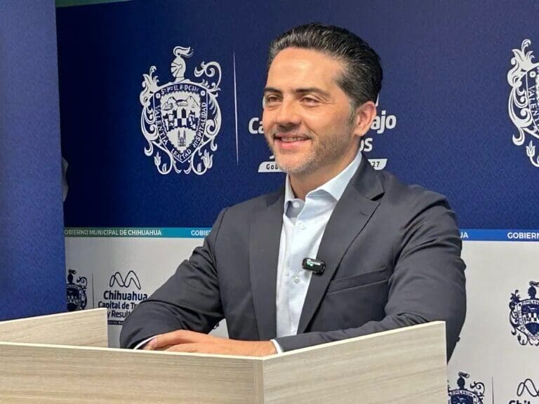 Marco Bonilla encabezó la graduación de 97 cadetes; 78 se integrarán a la Policía Municipal para fortalecer la seguridad en Chihuahua Capital.
