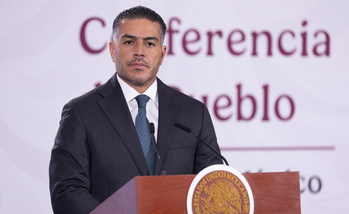 Omar García Harfuch informó que existen indicios de que El Mencho conocía la planeación del asesinato de Carlos Manzo, aunque la orden habría sido emitida por El R1.