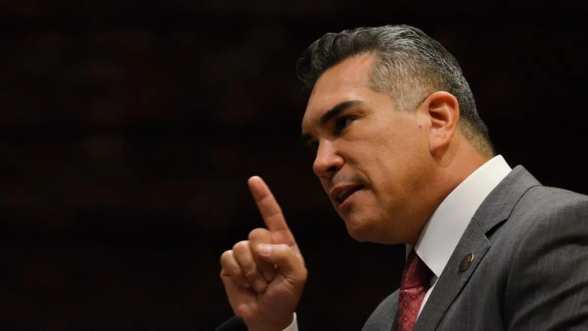 Alejandro Alito Moreno anunció que impugnará la resolución del INE que le impide utilizar el término "narcogobierno" para referirse a Morena.