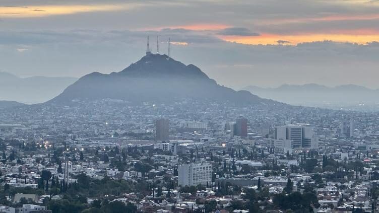 Chihuahua capital registrará una máxima de 34°C este lunes, con pronóstico de vientos, lluvias y posible caída de granizo en distintas regiones del estado.