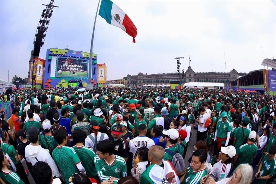 El Zócalo y el Ángel de la Independencia registraron lleno total por el partido México vs Inglaterra; autoridades recomiendan acudir a otras pantallas.