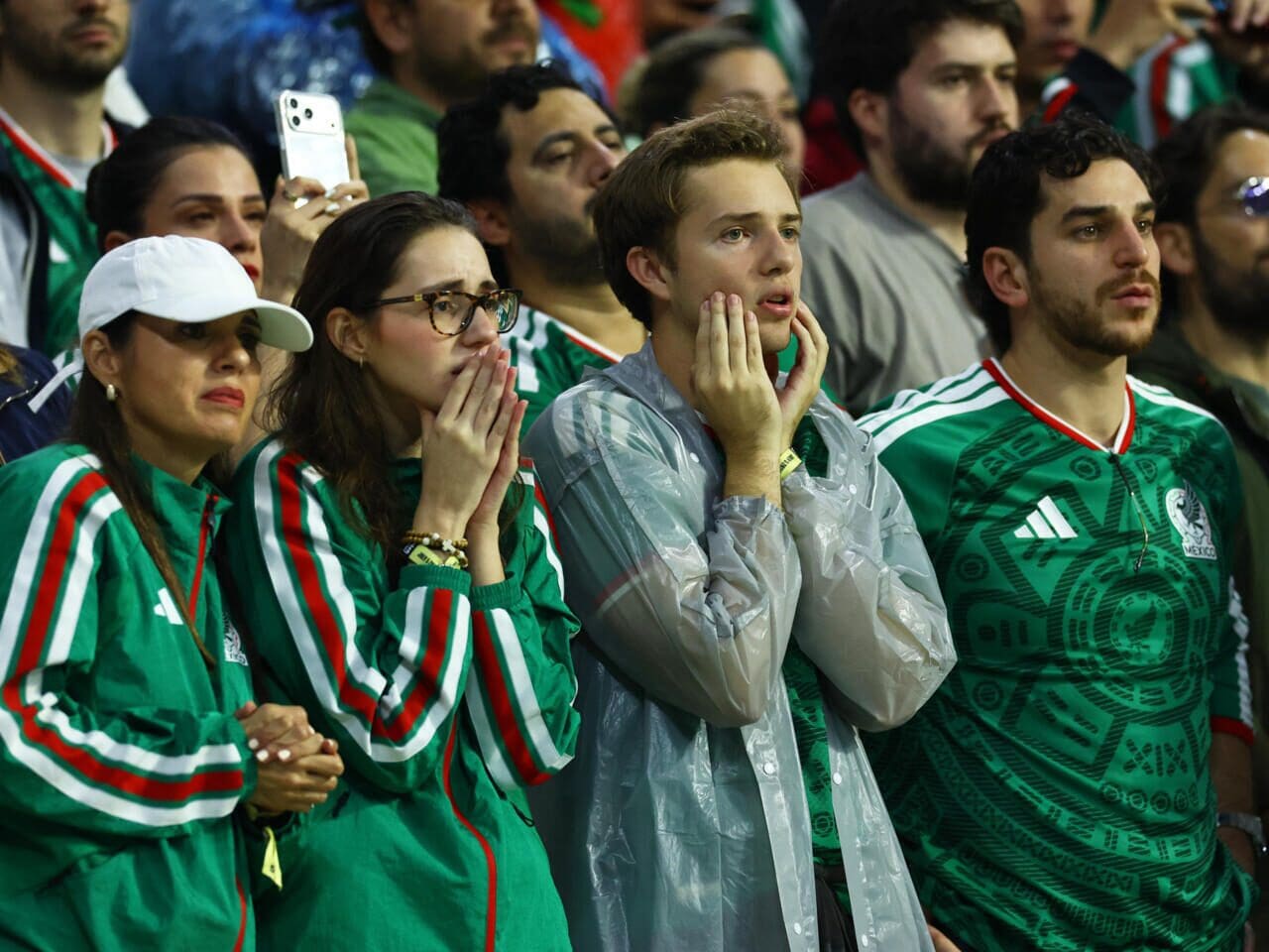 El Estadio Azteca cerró su historia en el Mundial 2026 con la eliminación de México ante Inglaterra. Así vivieron miles de aficionados una despedida cargada de nostalgia.
