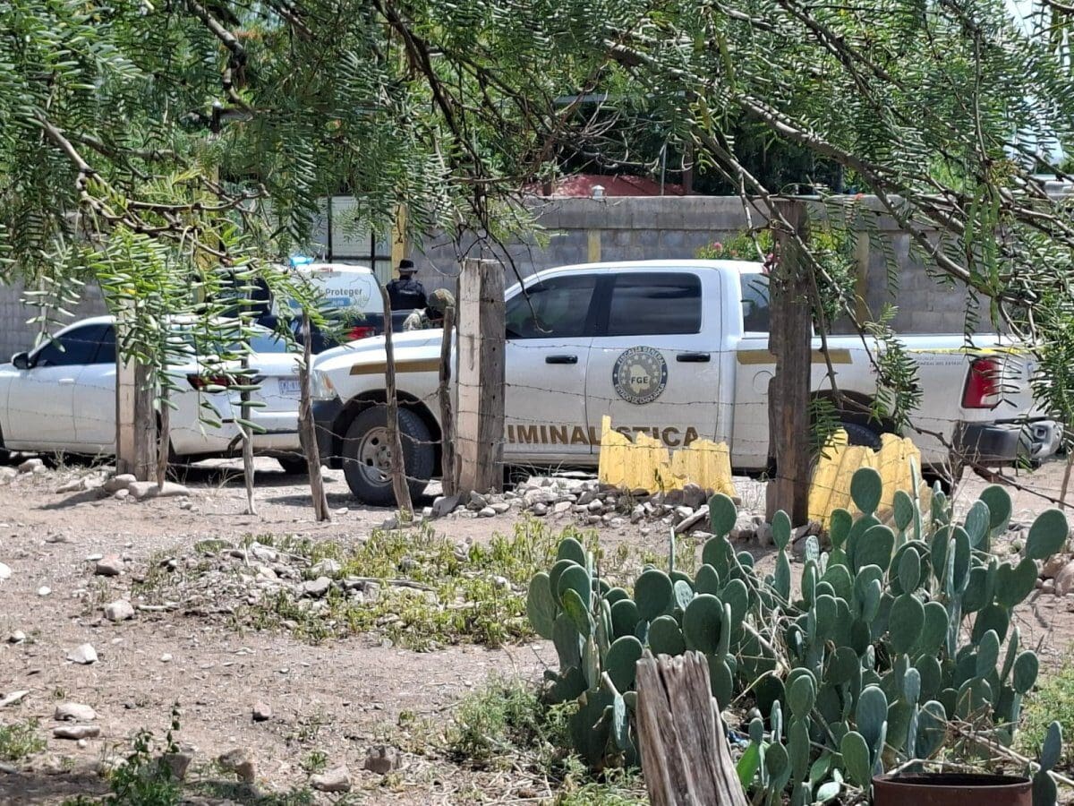 Un hombre de 47 años fue localizado sin vida dentro de una granja de la colonia Sacramento, al norte de Chihuahua; Fiscalía investiga el caso.