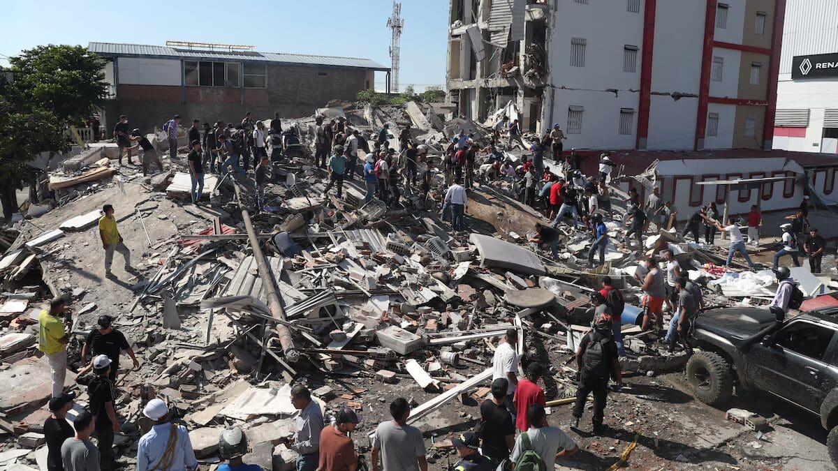 Colombia declaró tres días de luto nacional por las víctimas del sismo de magnitud 7.4, mientras continúa el rescate y la ayuda a las zonas afectadas.