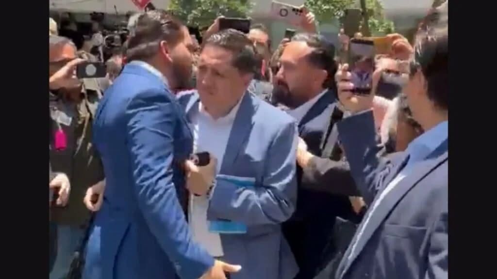 Diputados del PRI y Morena protagonizaron un enfrentamiento en el Senado que incluyó insultos, empujones y jaloneos durante la sesión de la Comisión Permanente.