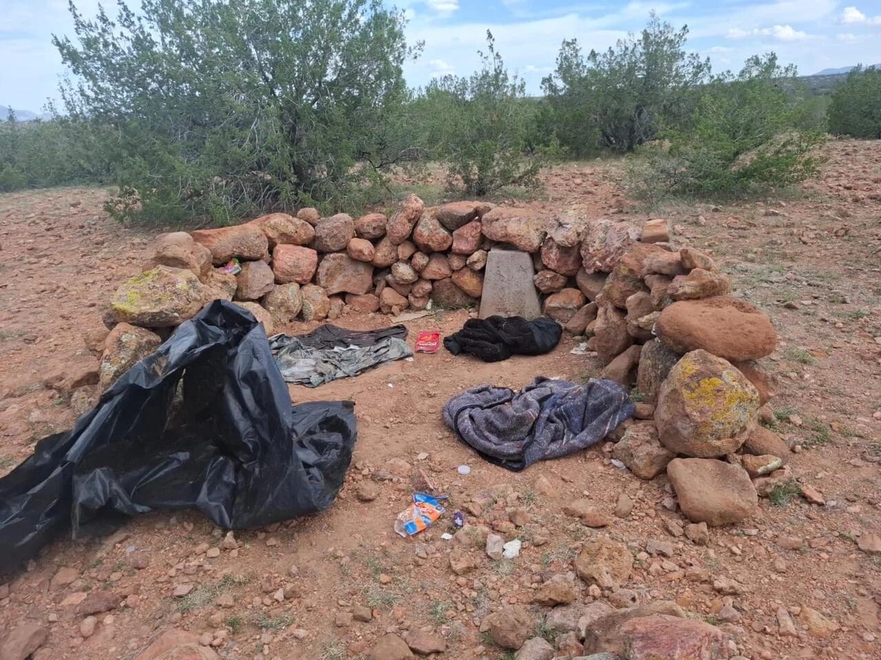 La SSPE desmanteló tres narcocampamentos presuntamente utilizados para labores de halconeo durante un operativo en Belisario Domínguez.