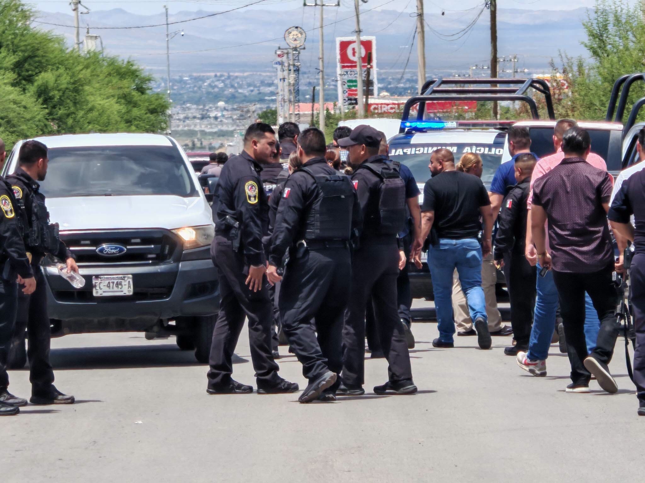 Policías municipales de Chihuahua fueron atacados a balazos y persiguieron a los responsables hacia Aquiles Serdán; Halcón 1 apoyó el operativo.